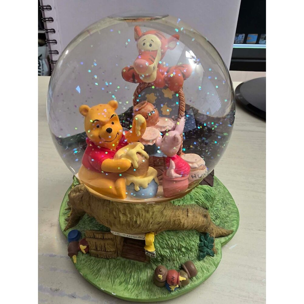 Disney Winnie the Pooh Tigger Piglet Musical Snow Globe Honey Tree Works
